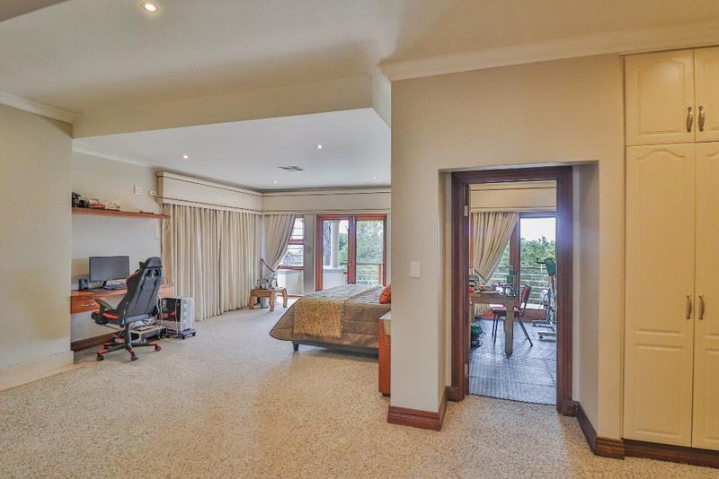 5 Bedroom Property for Sale in Linkside Western Cape